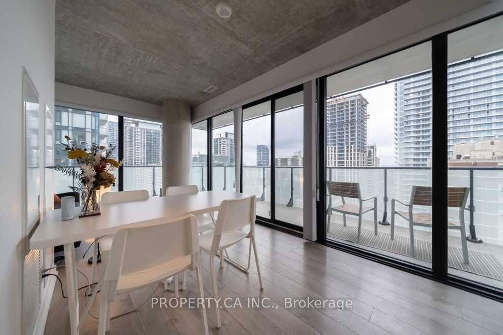 185 Roehampton Avenue 1303