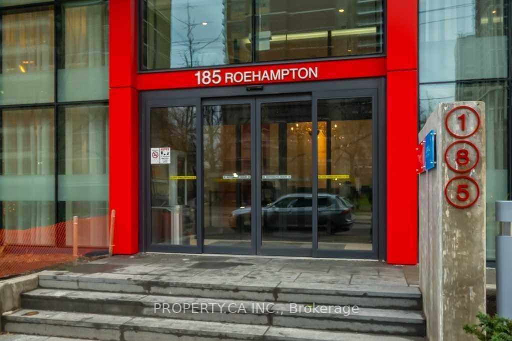 185 Roehampton Avenue 1303