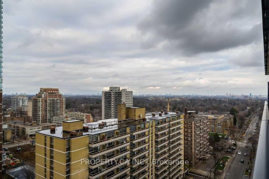 185 Roehampton Avenue 1303