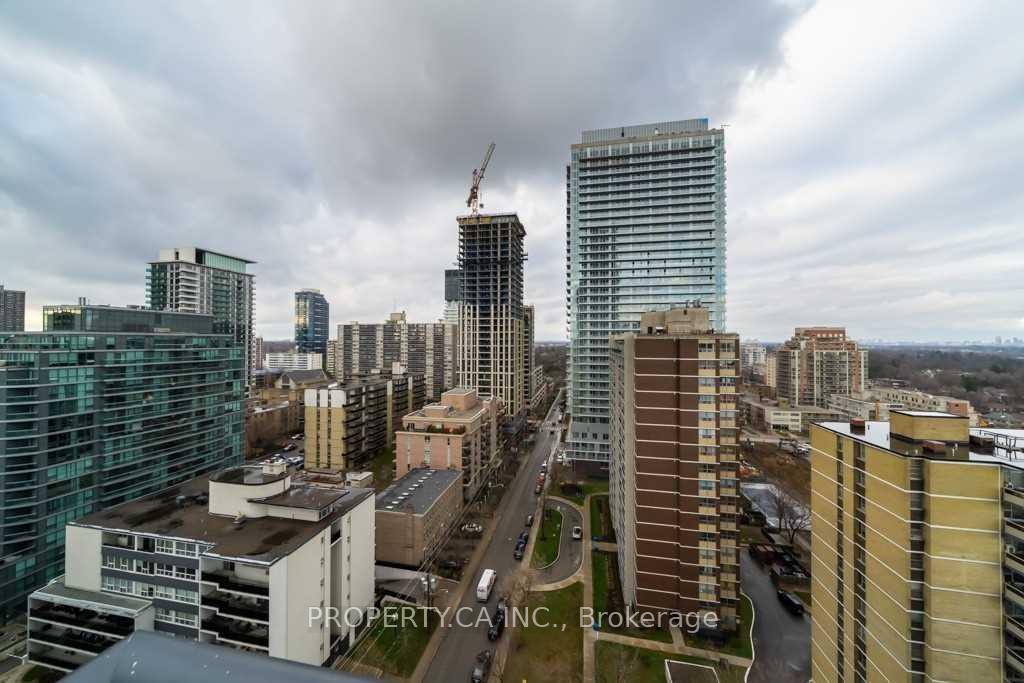 185 Roehampton Avenue 1303