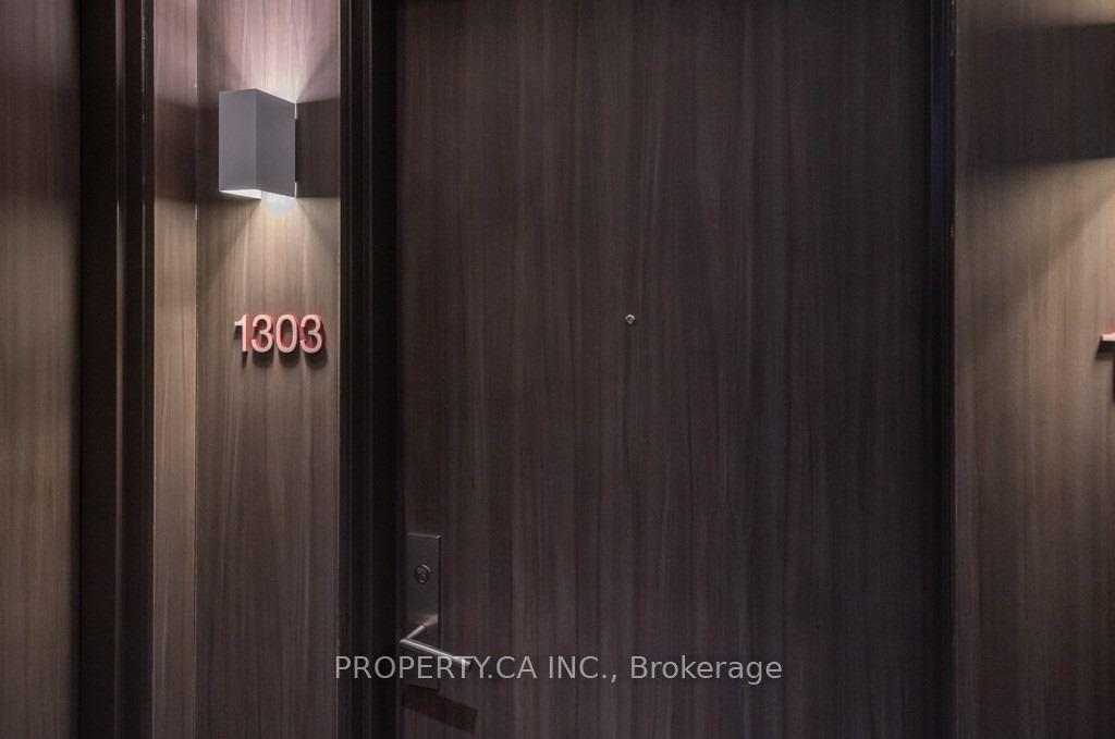 185 Roehampton Avenue 1303