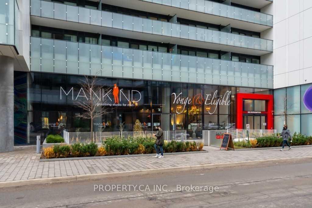 185 Roehampton Avenue 1303