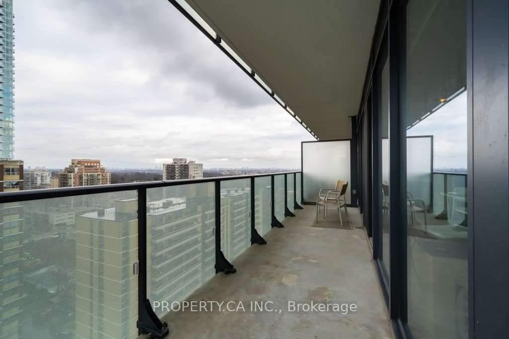 185 Roehampton Avenue 1303
