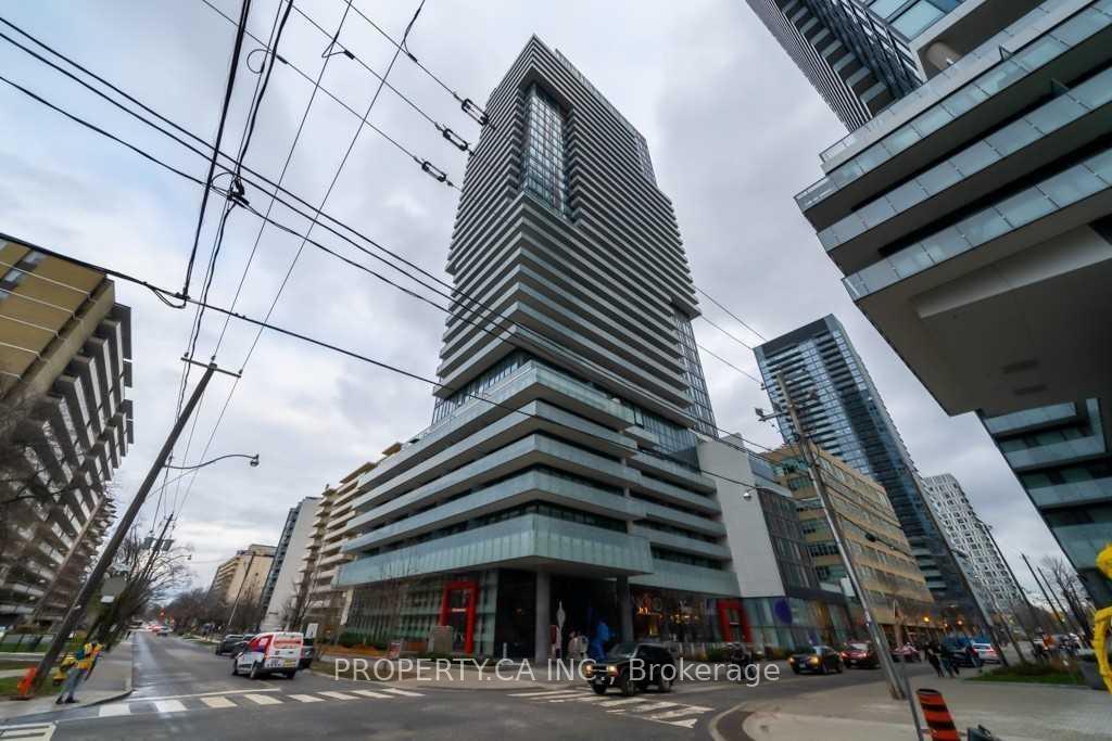 185 Roehampton Avenue 1303