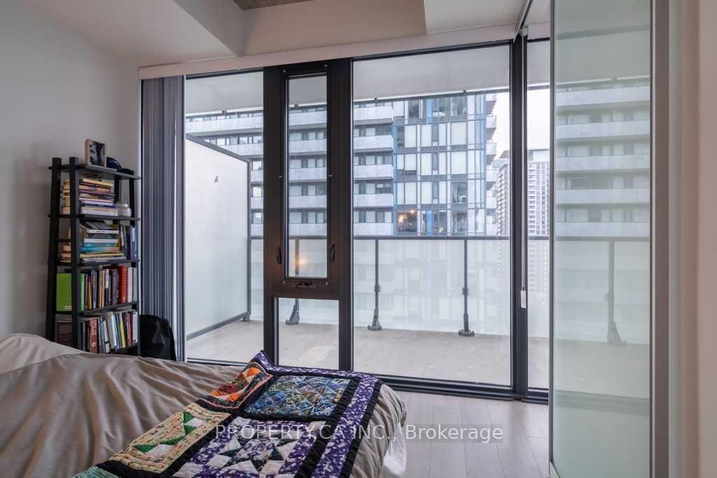 185 Roehampton Avenue 1303