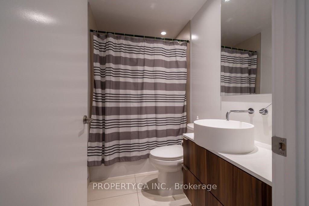 185 Roehampton Avenue 1303