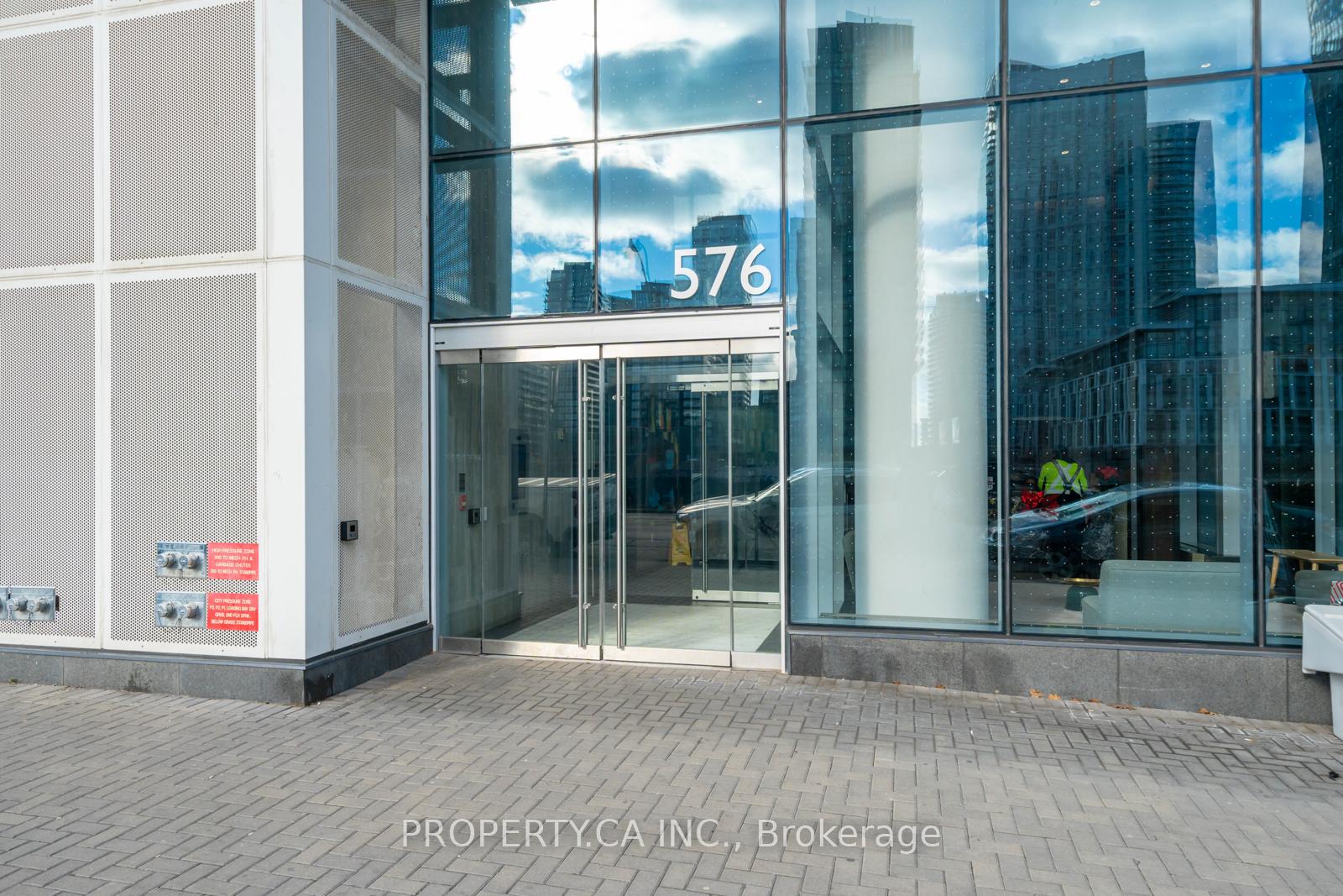 576 Front Street W 319E