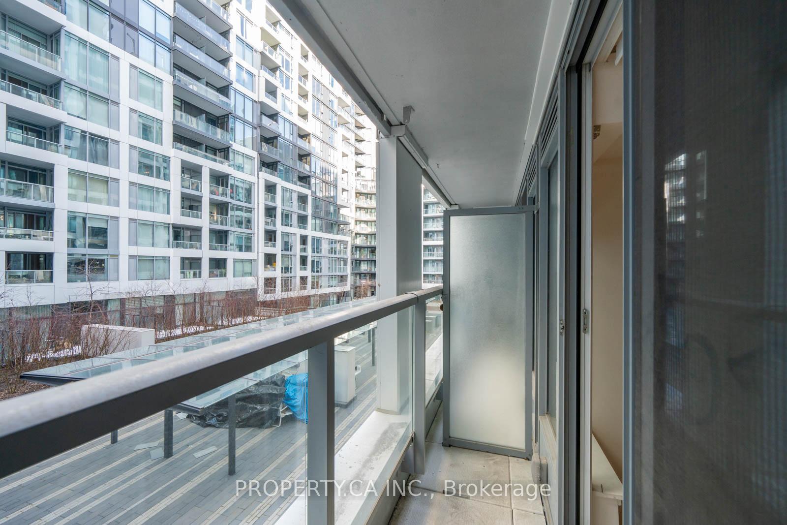 576 Front Street W 319E