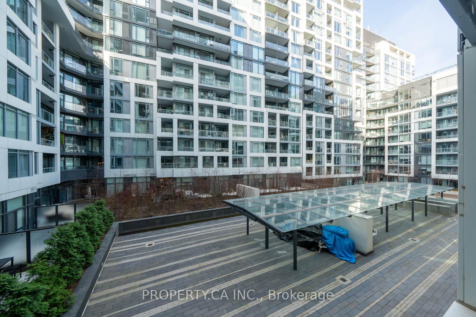 576 Front Street W 319E