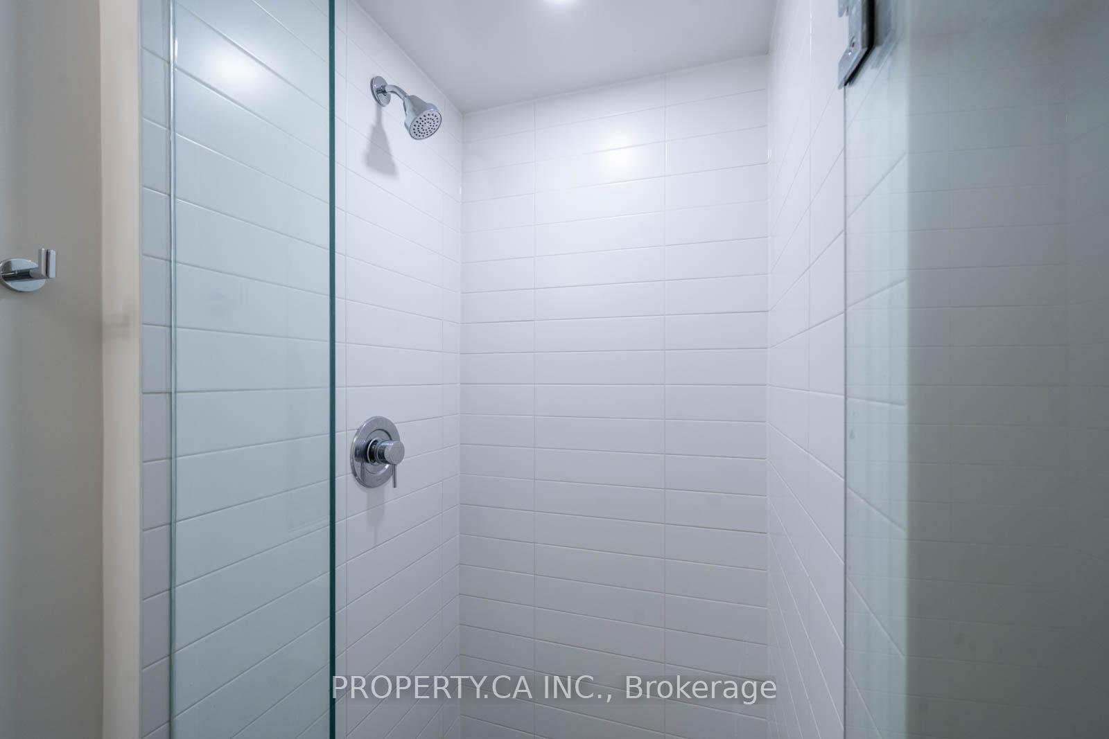 576 Front Street W 319E