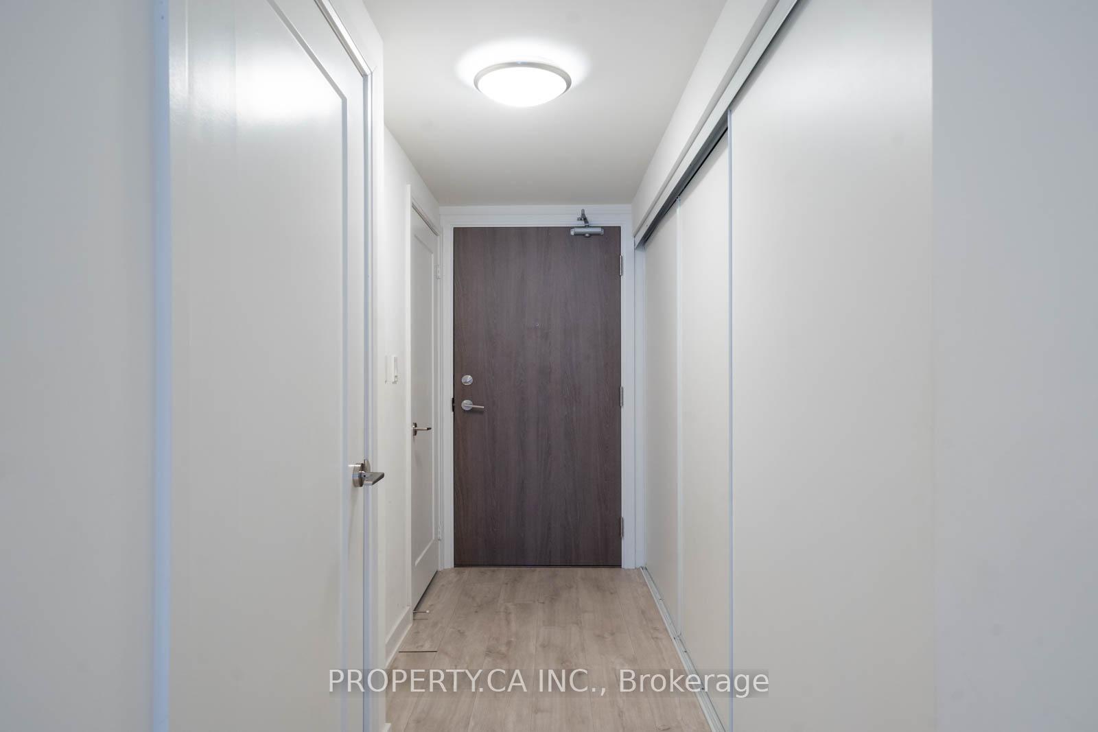 576 Front Street W 319E