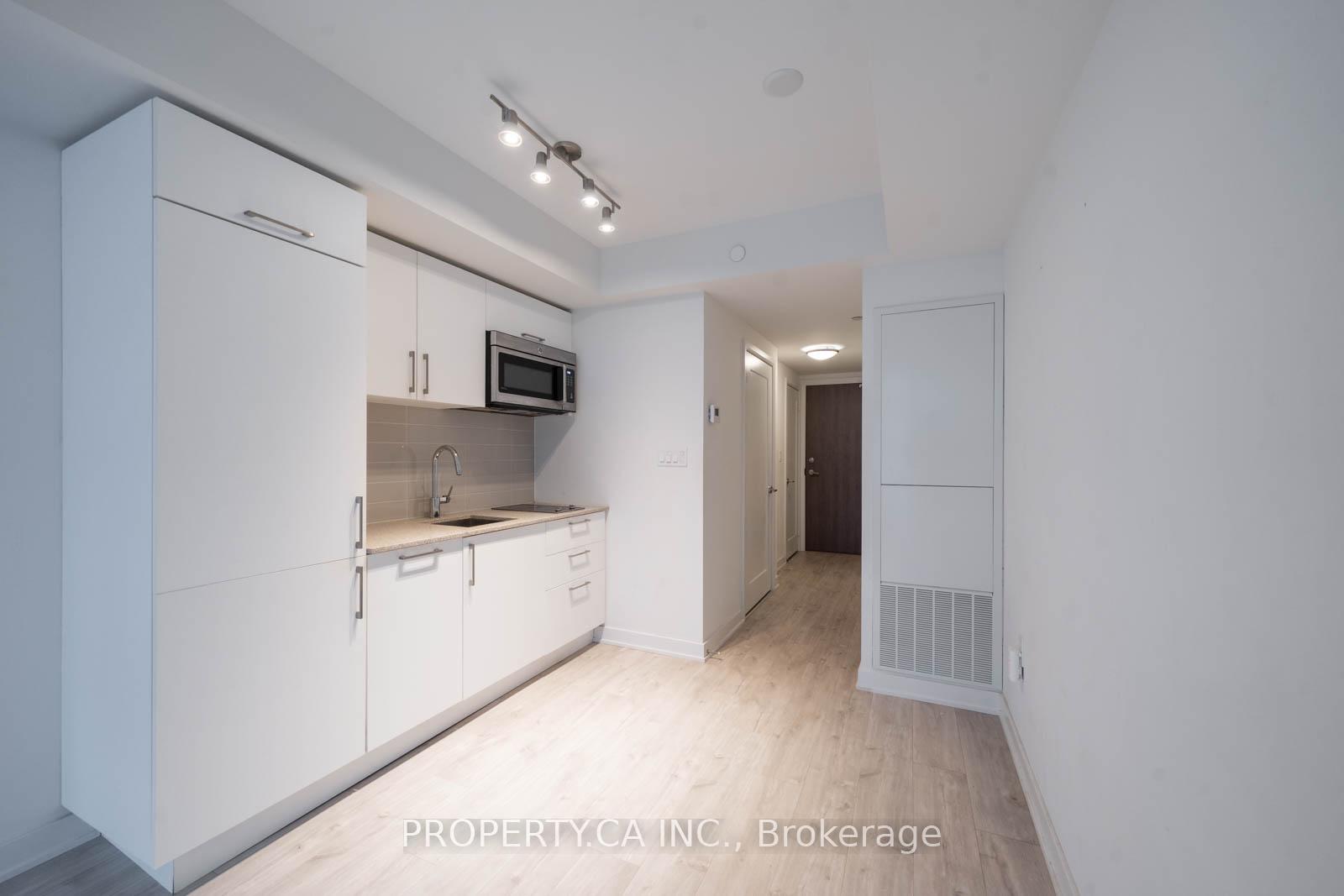 576 Front Street W 319E