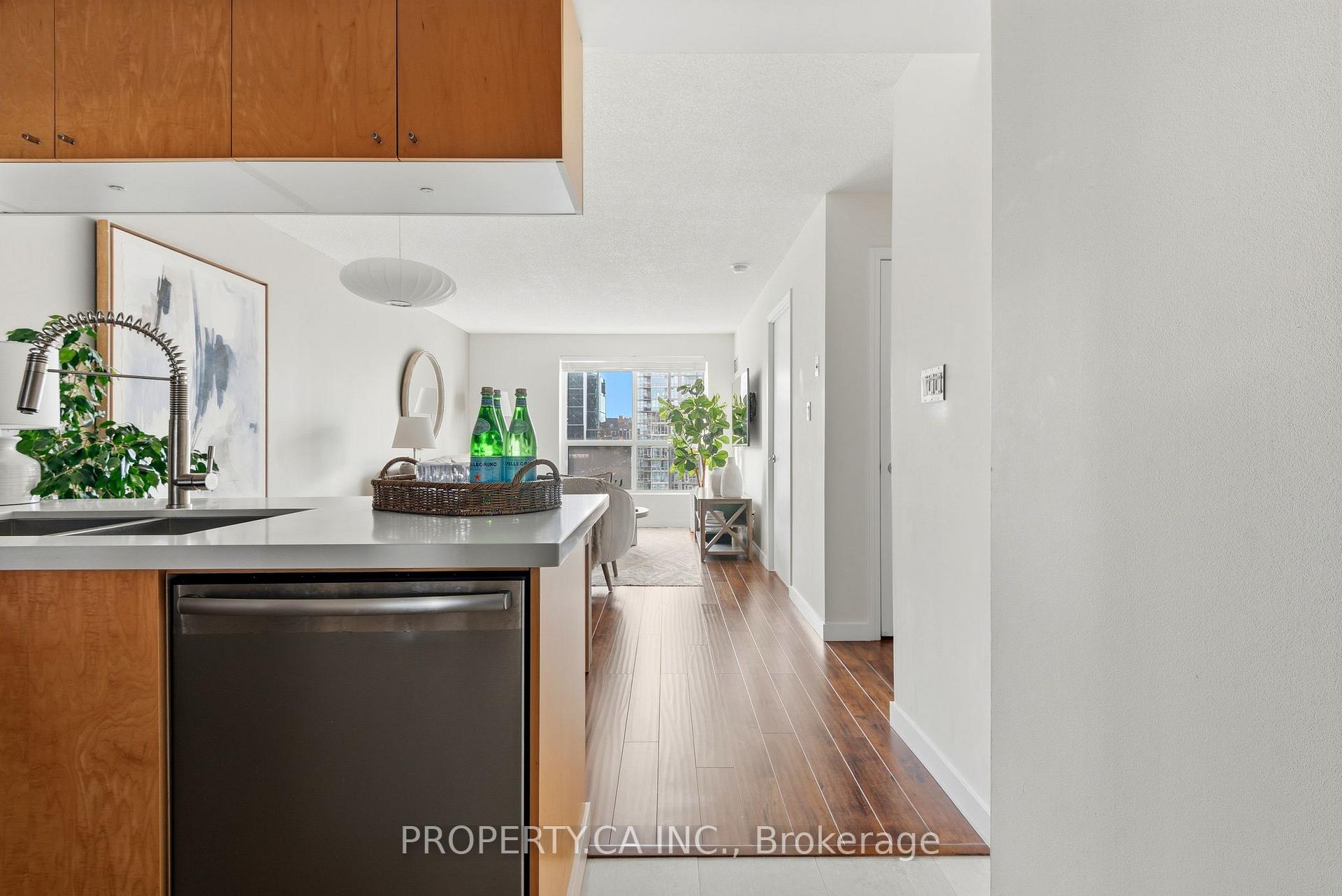 410 Queens Quay W 1105