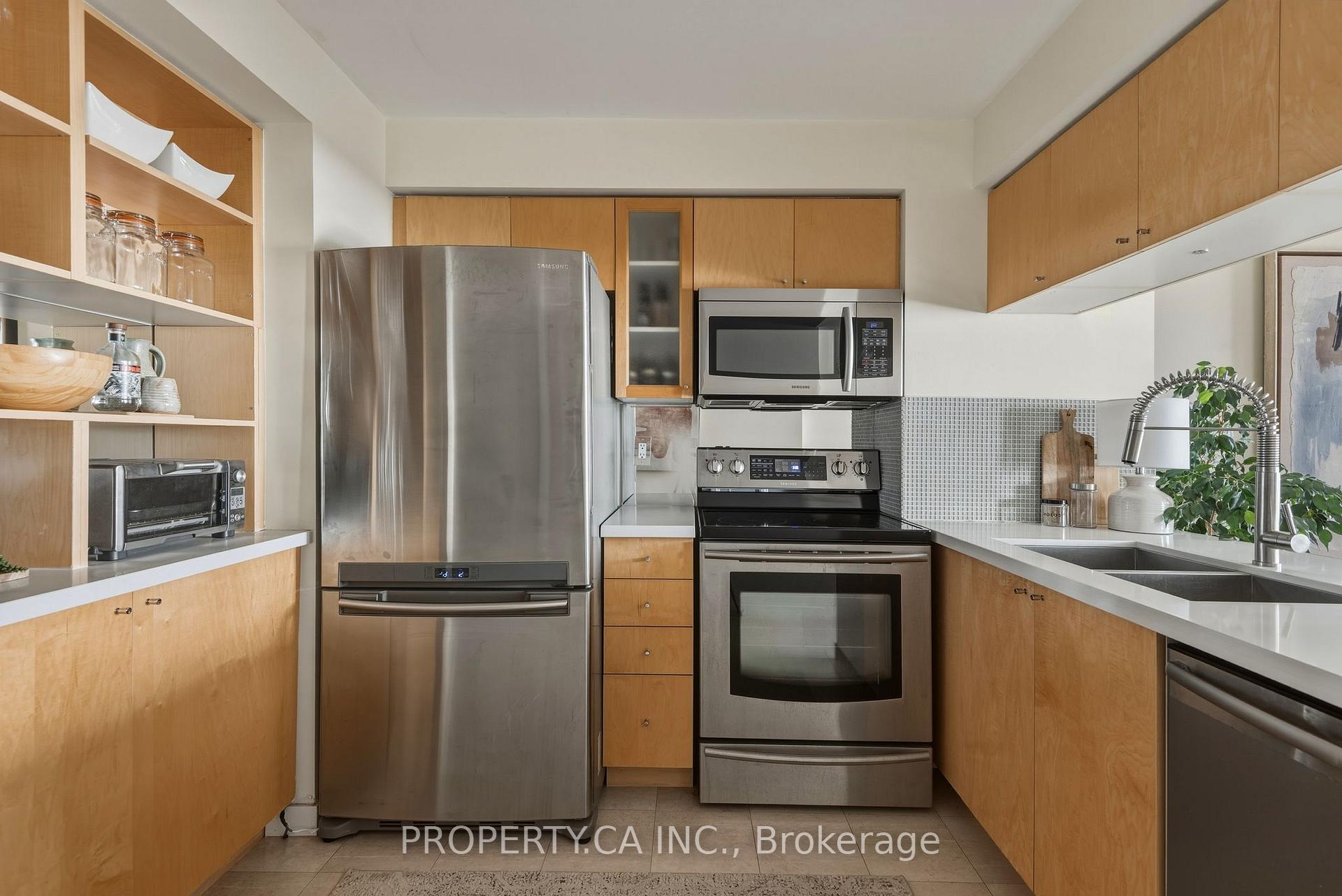410 Queens Quay W 1105