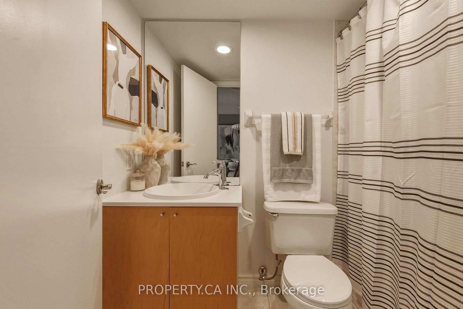 410 Queens Quay W 1105