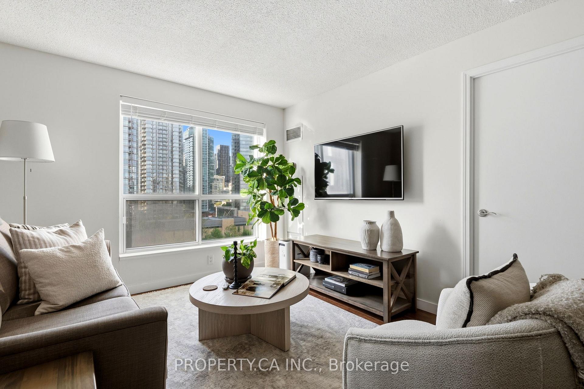 410 Queens Quay W 1105