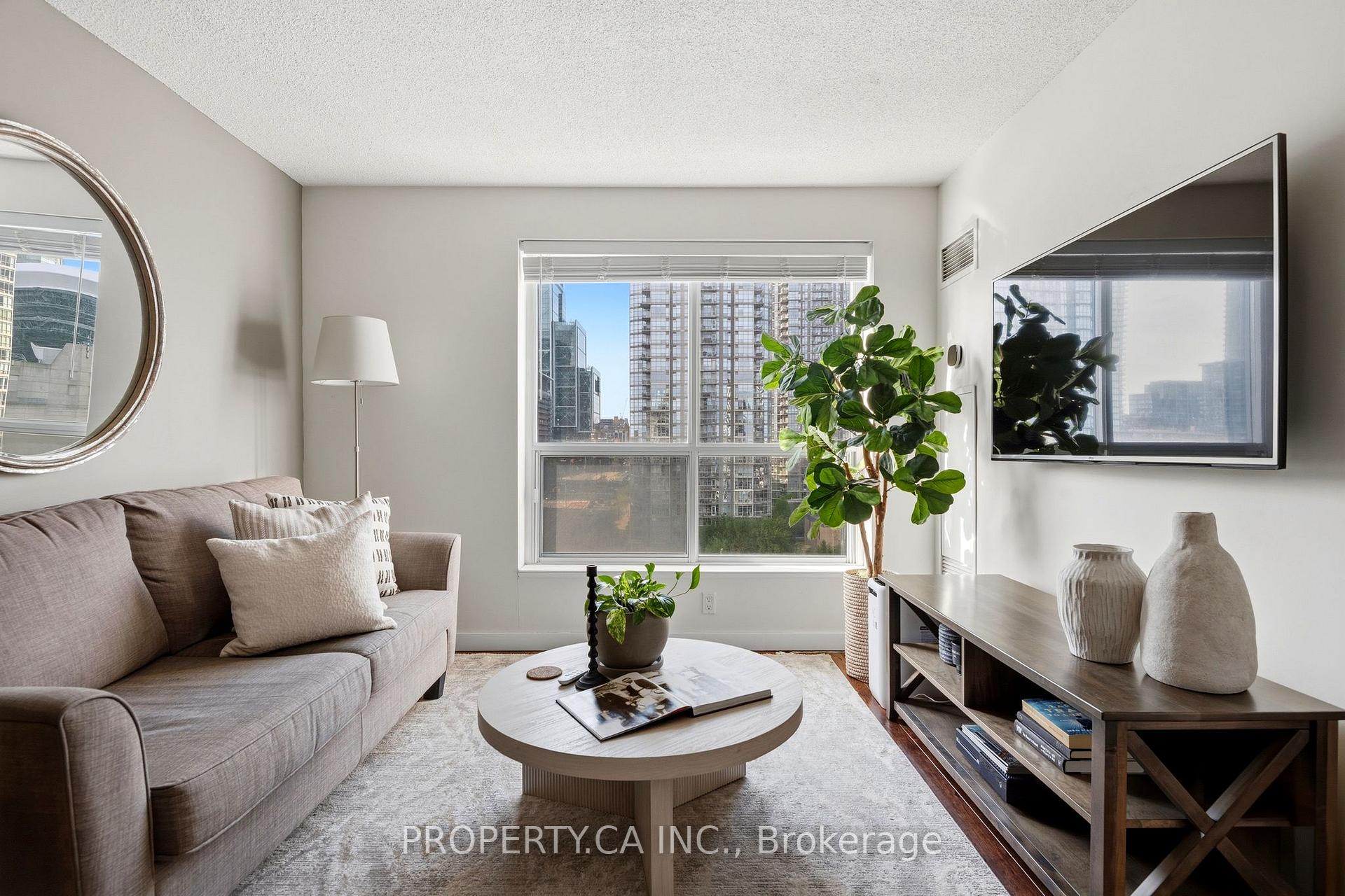 410 Queens Quay W 1105