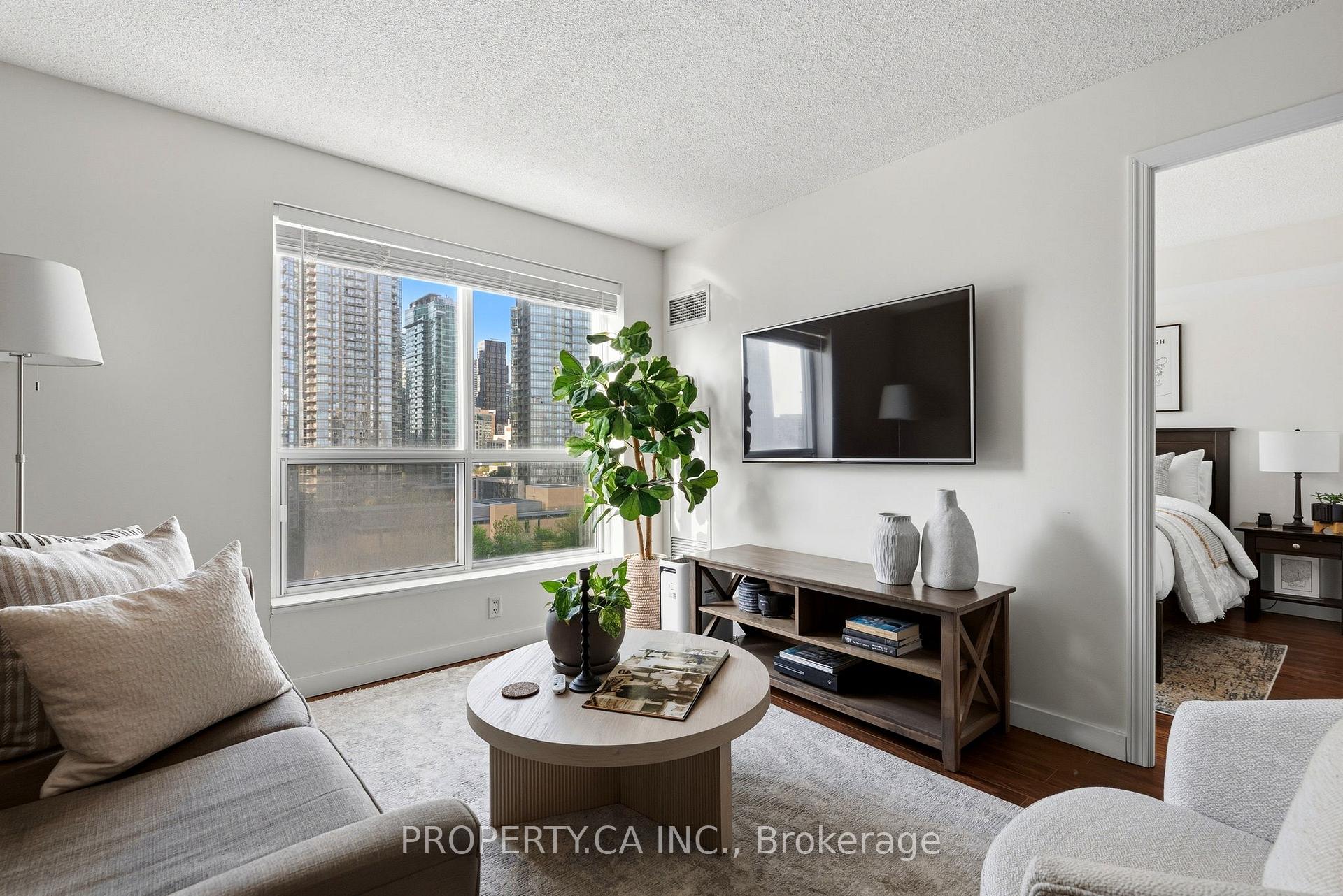 410 Queens Quay W 1105