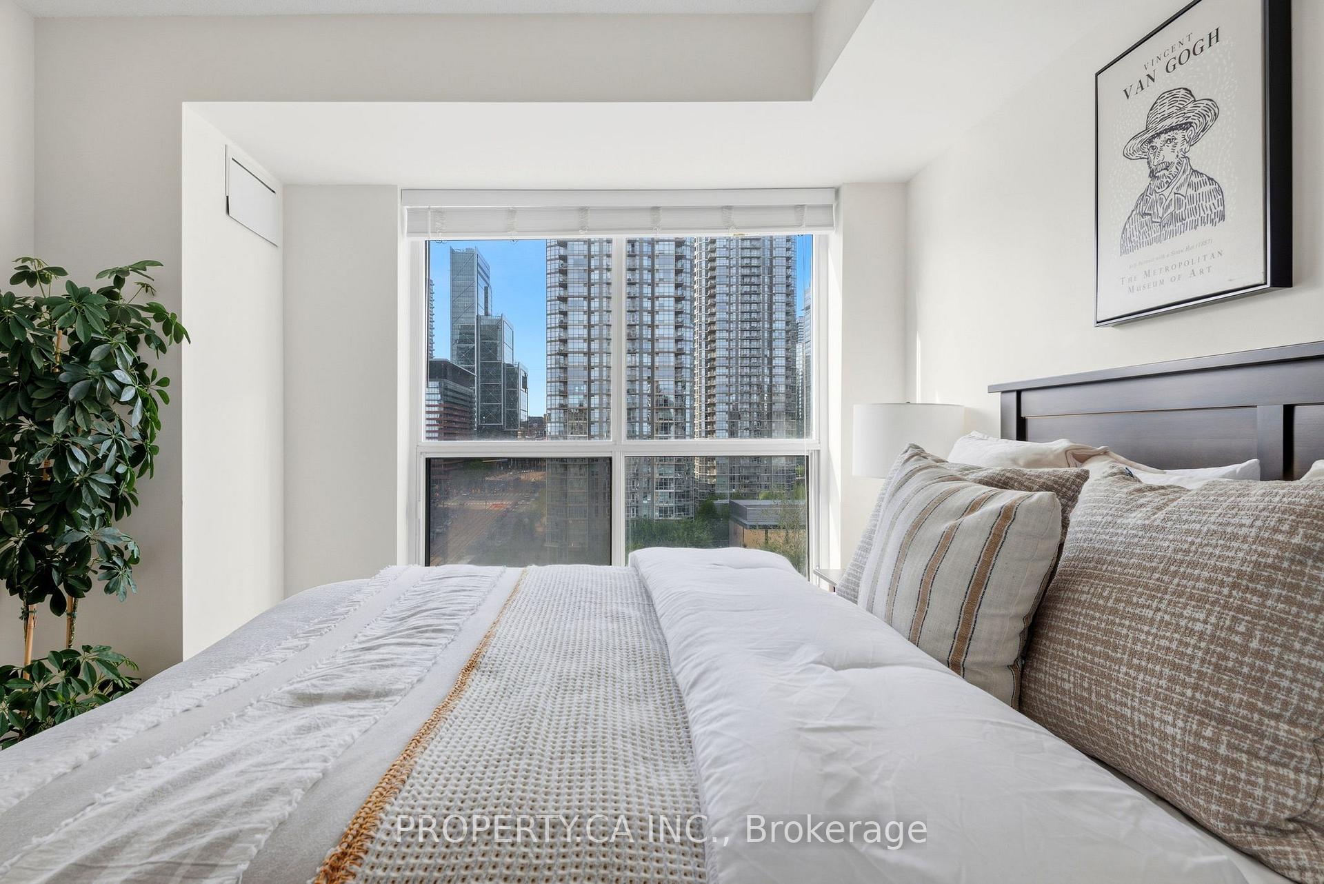 410 Queens Quay W 1105