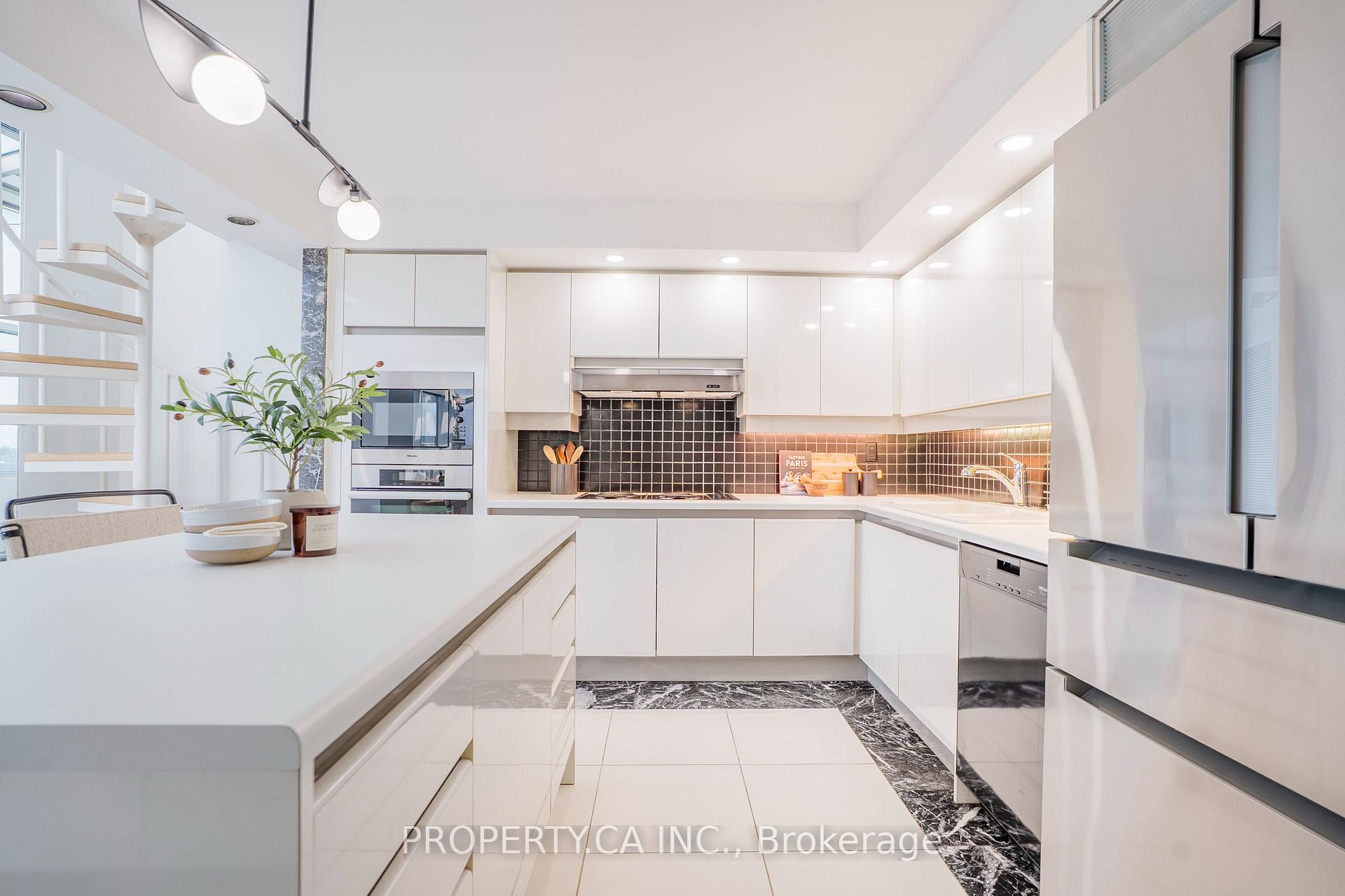 401 Queens Quay W 707