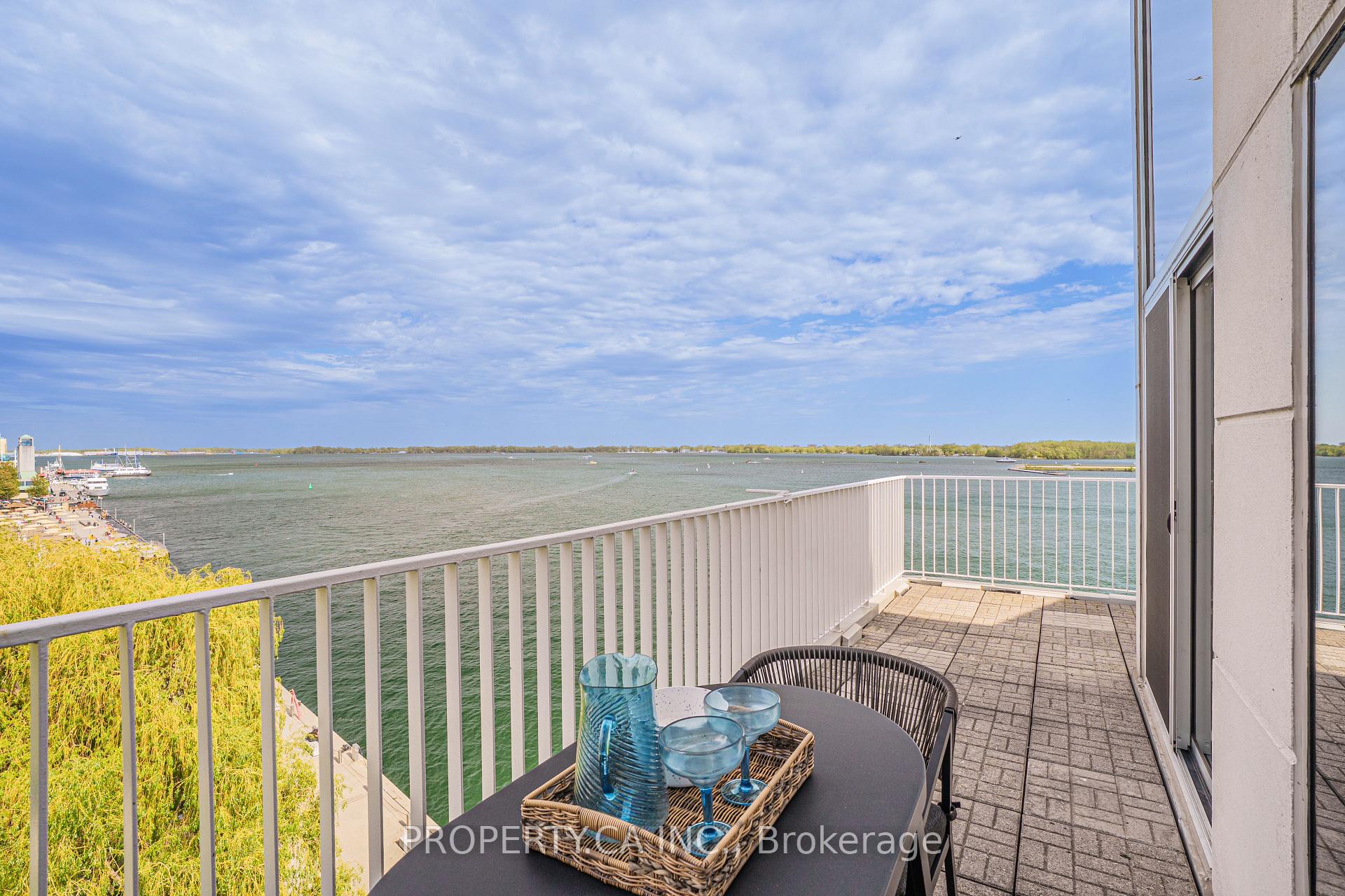 401 Queens Quay W 707
