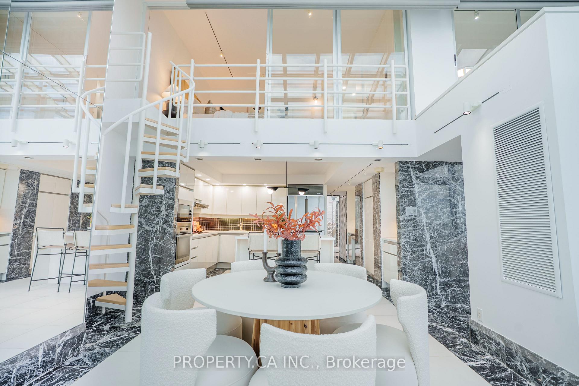 401 Queens Quay W 707