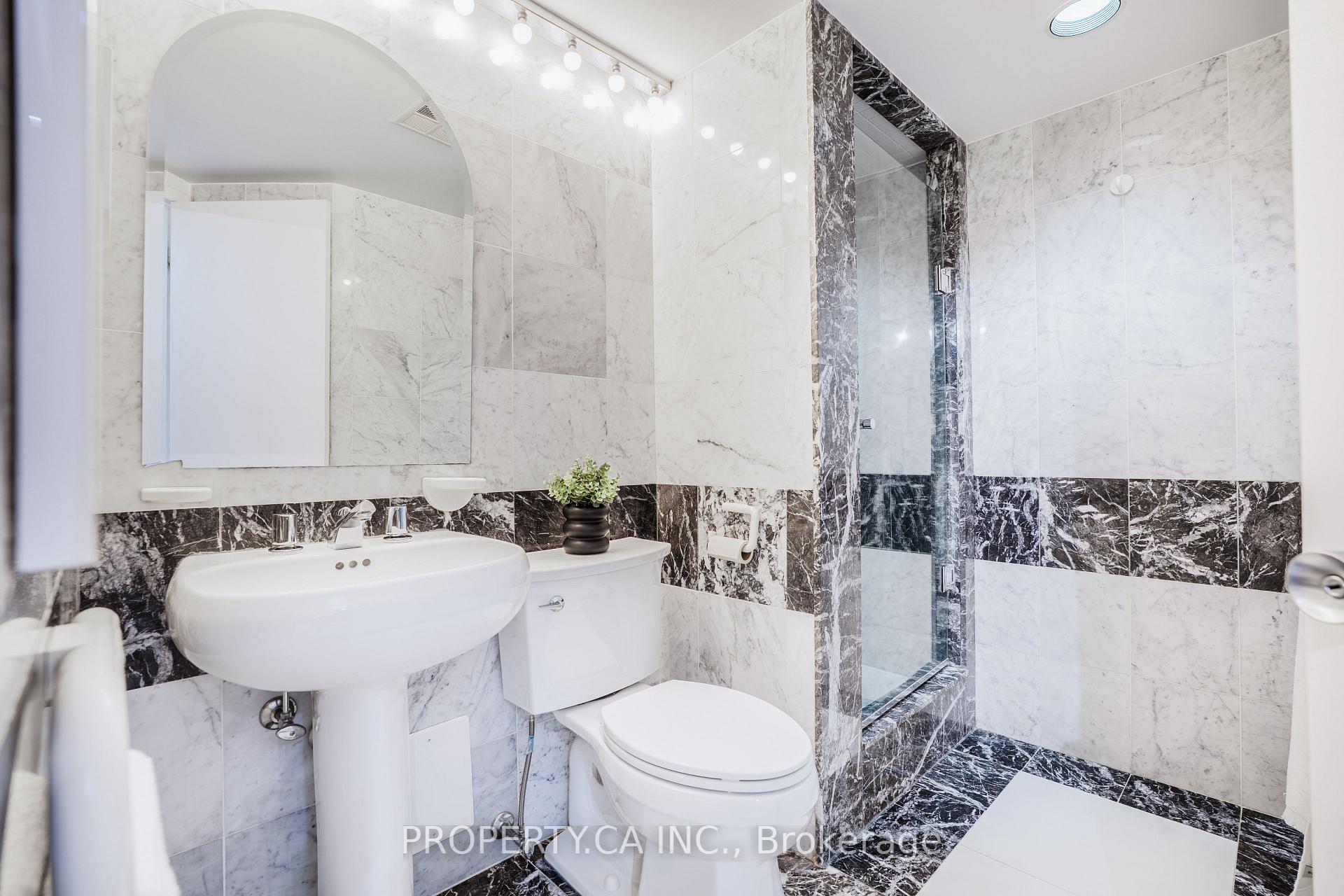 401 Queens Quay W 707