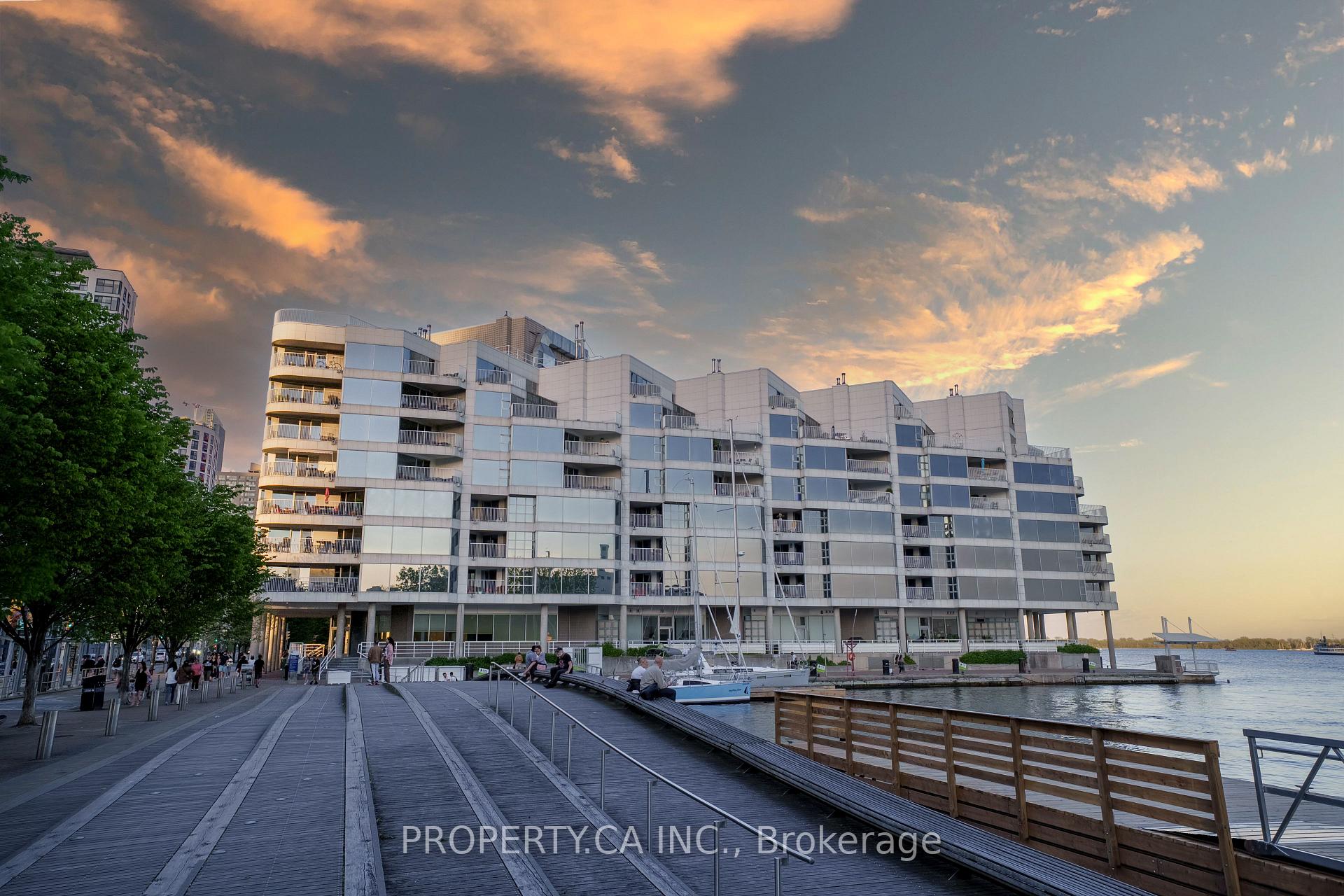 401 Queens Quay W 707