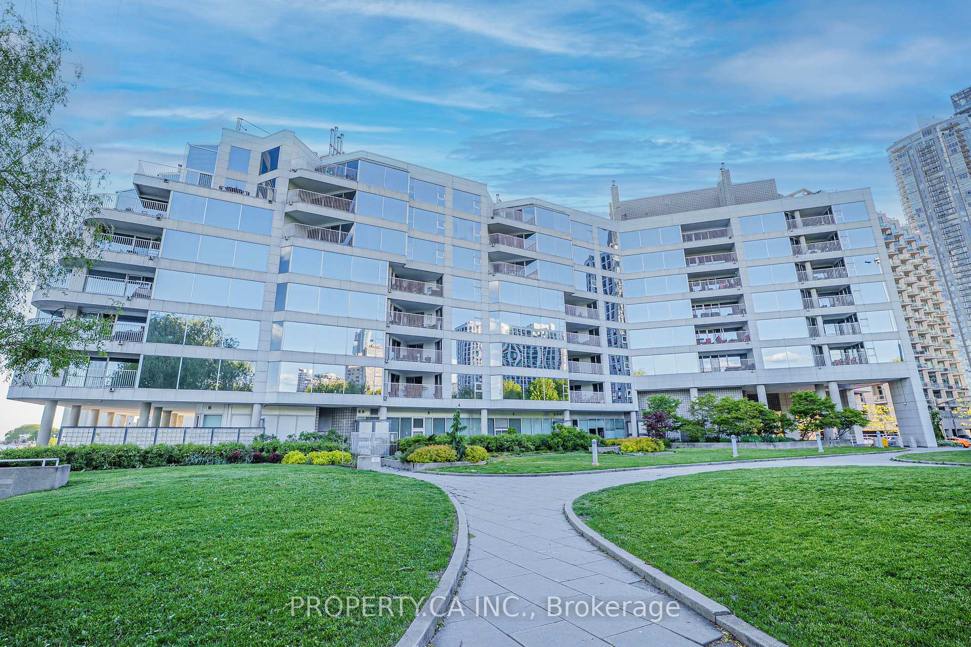 401 Queens Quay W 707