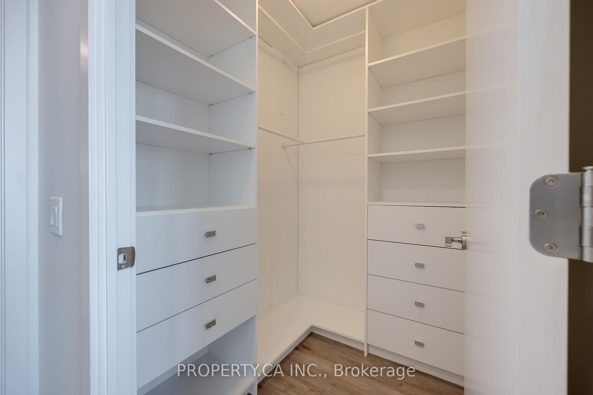 15 Queens Quay E 2203