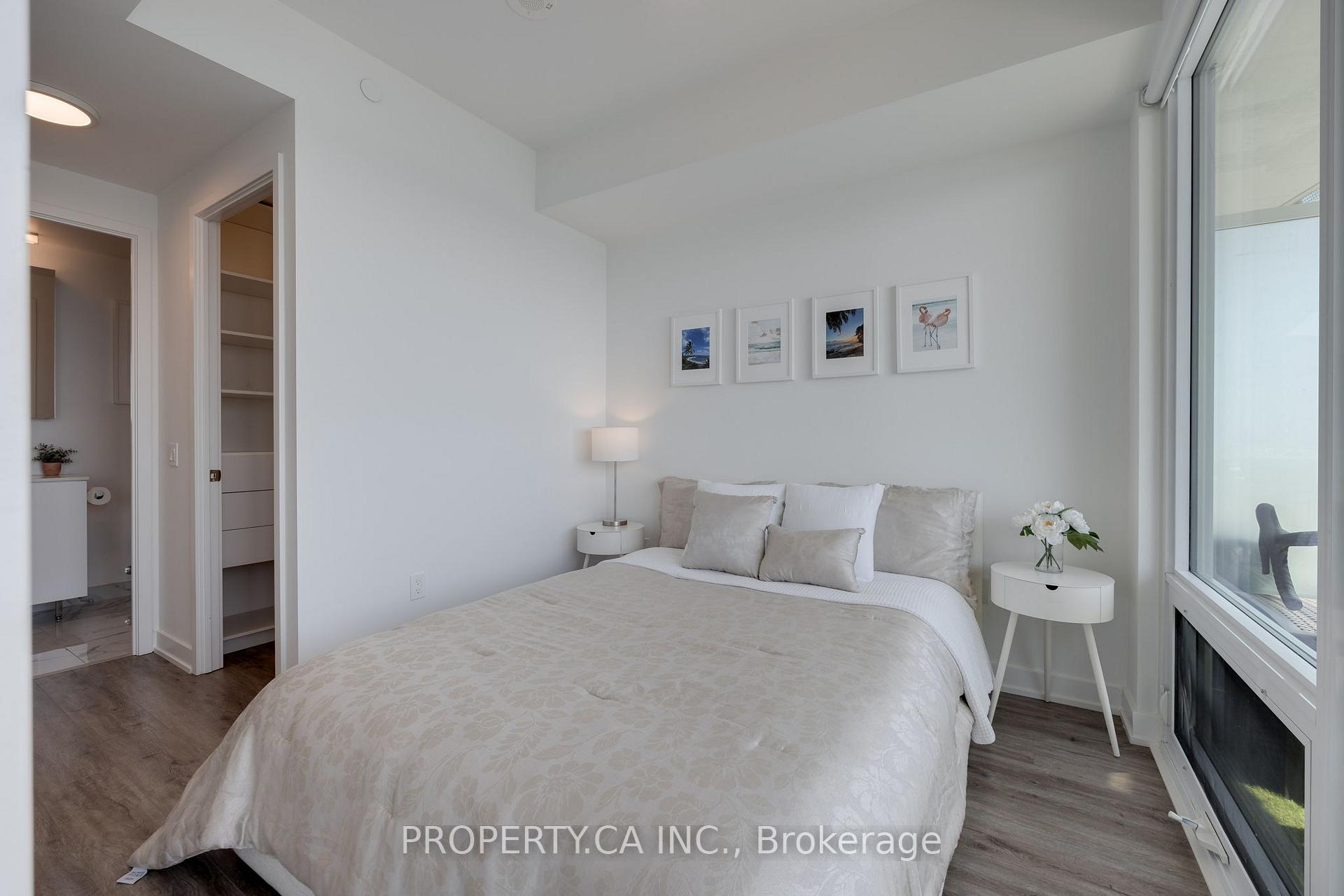 15 Queens Quay E 2203