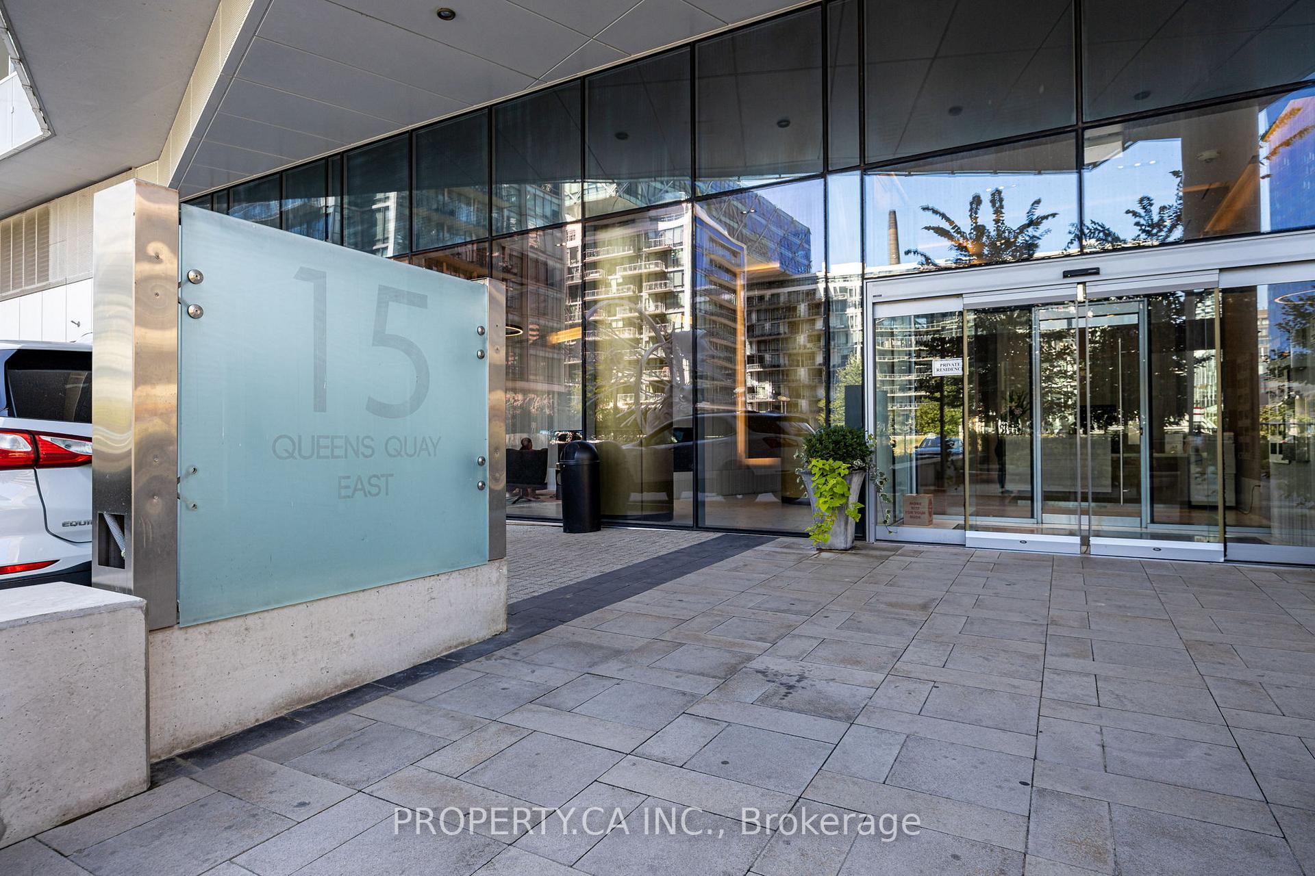 15 Queens Quay E 2203