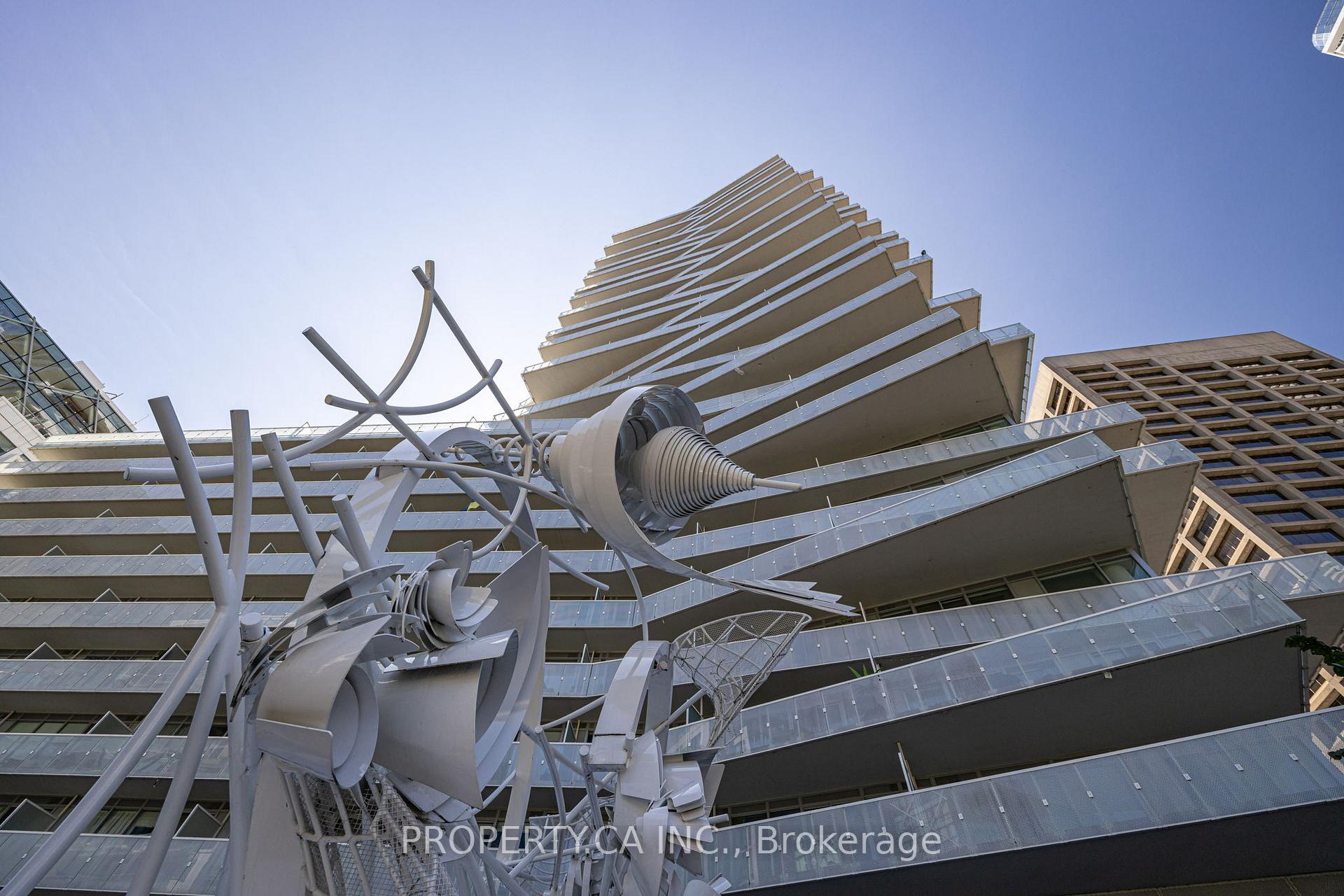 15 Queens Quay E 2203