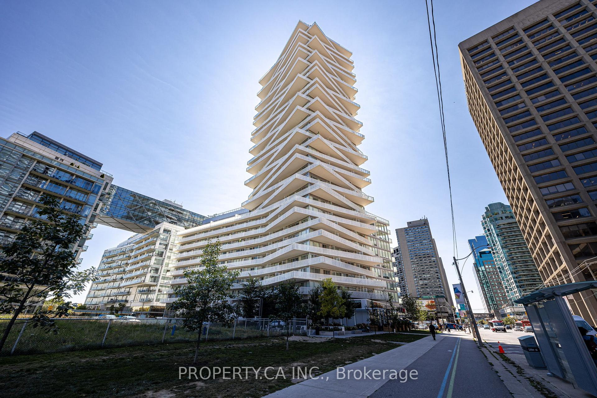 15 Queens Quay E 2203