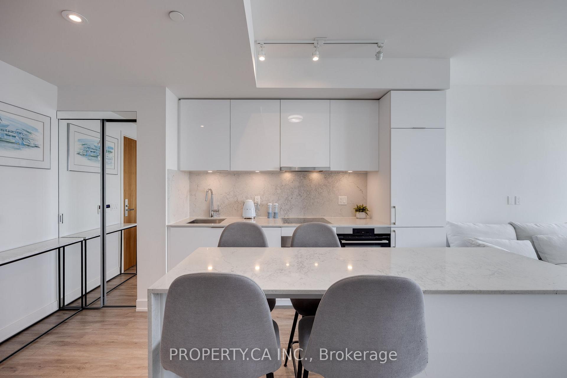 15 Queens Quay E 2203