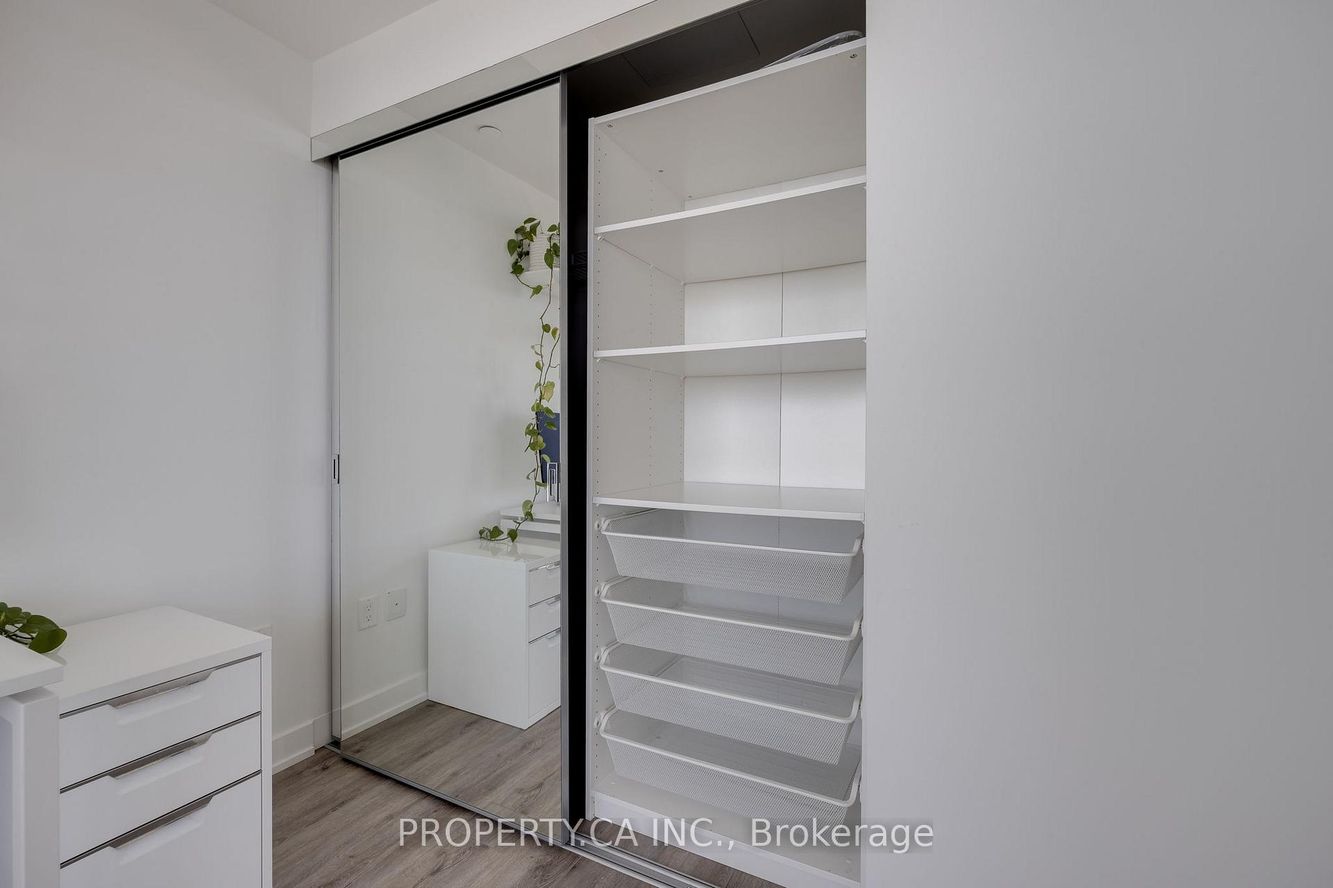 15 Queens Quay E 2203