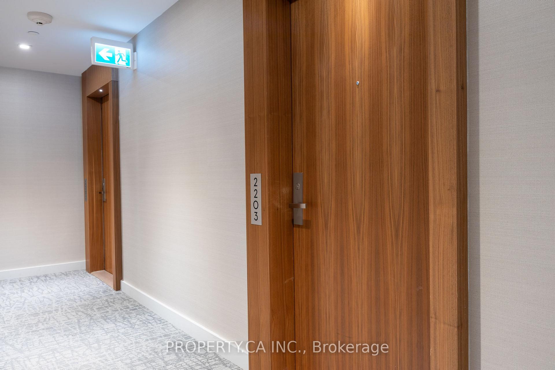 15 Queens Quay E 2203
