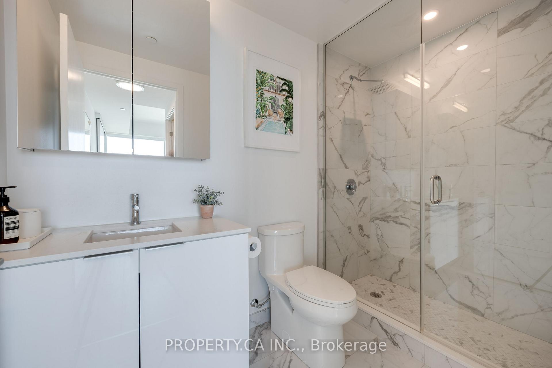 15 Queens Quay E 2203