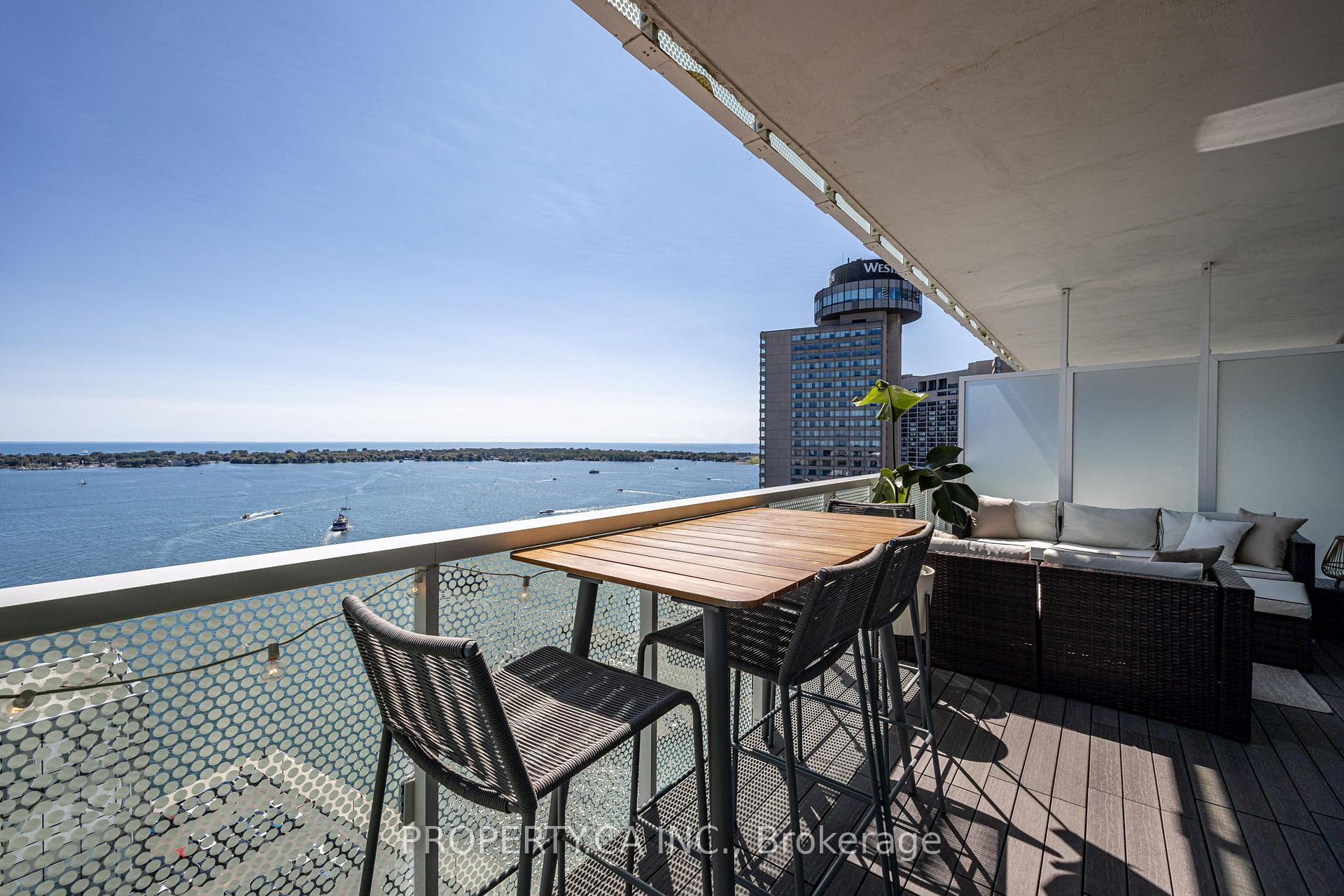 15 Queens Quay E 2203