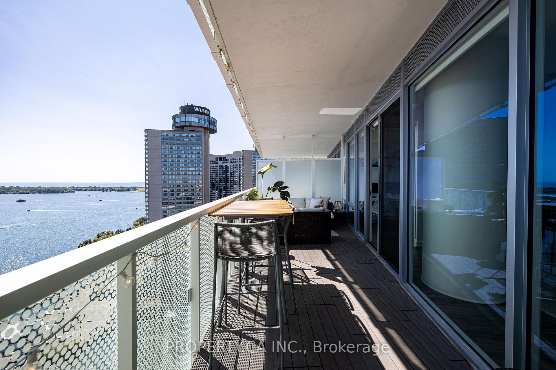 15 Queens Quay E 2203