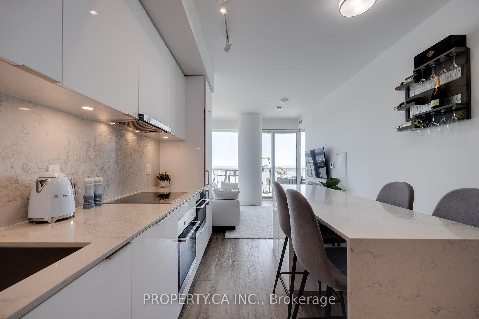 15 Queens Quay E 2203