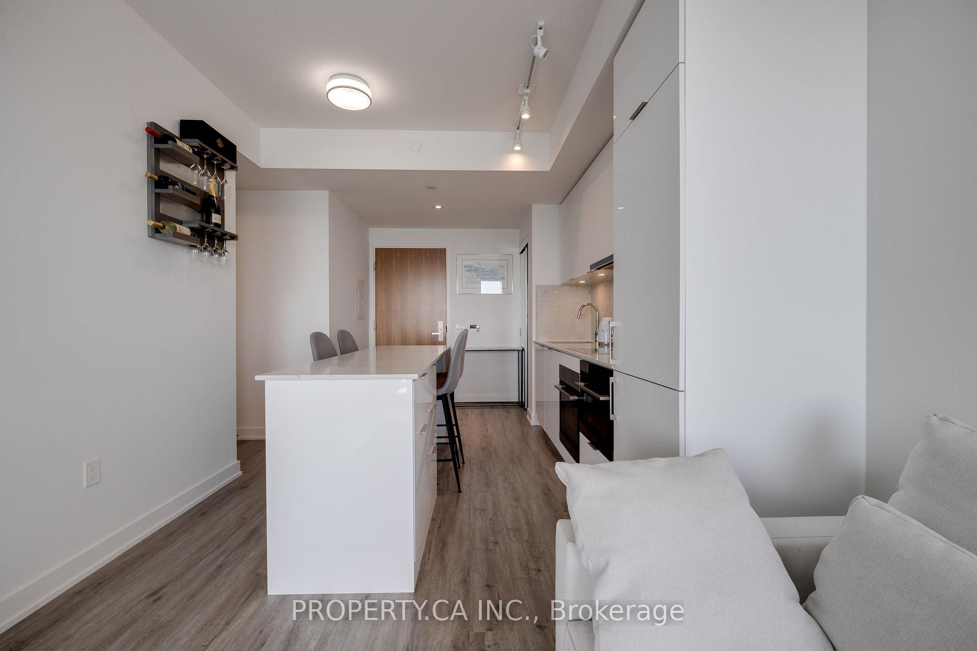 15 Queens Quay E 2203