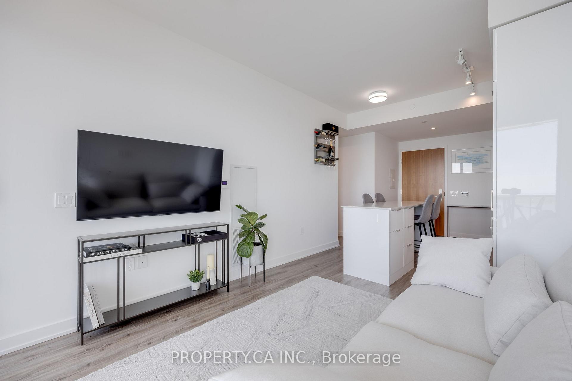 15 Queens Quay E 2203