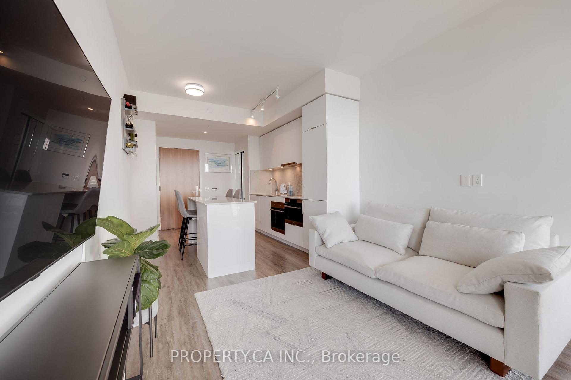 15 Queens Quay E 2203
