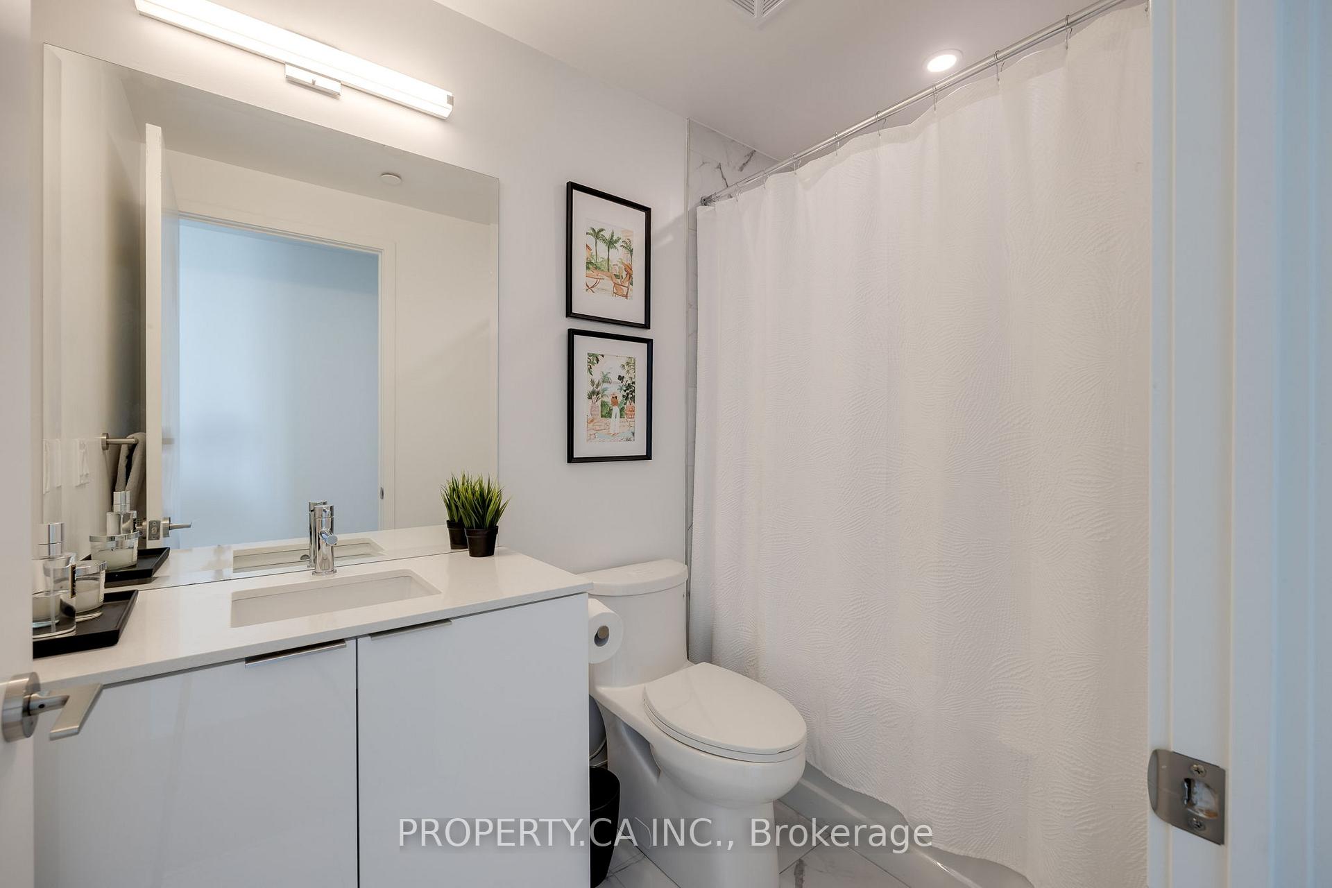 15 Queens Quay E 2203