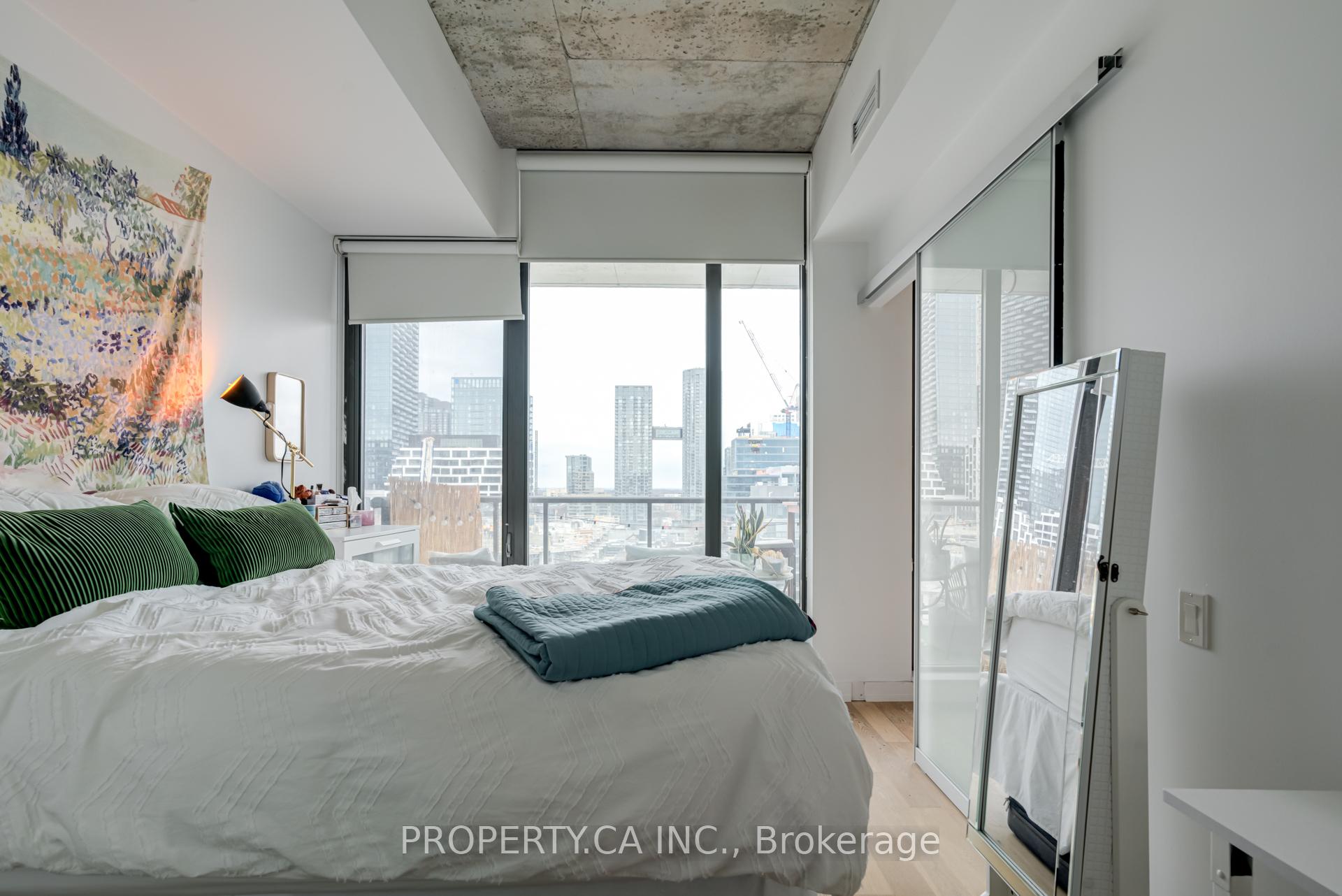 560 King Street W 1111