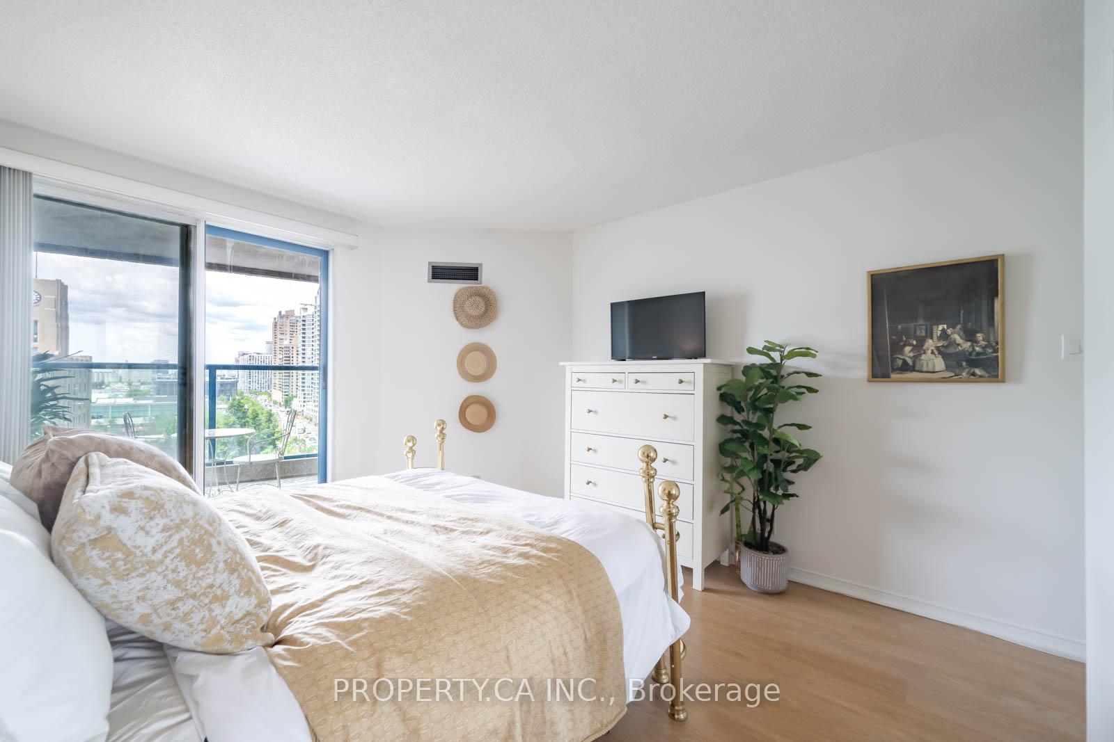 77 Harbour Square 1111, Toronto Unit: 1111