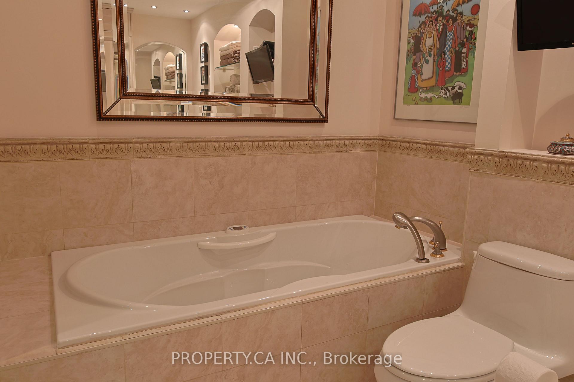 18 Lower Village Gate 203, Toronto Unit: 203