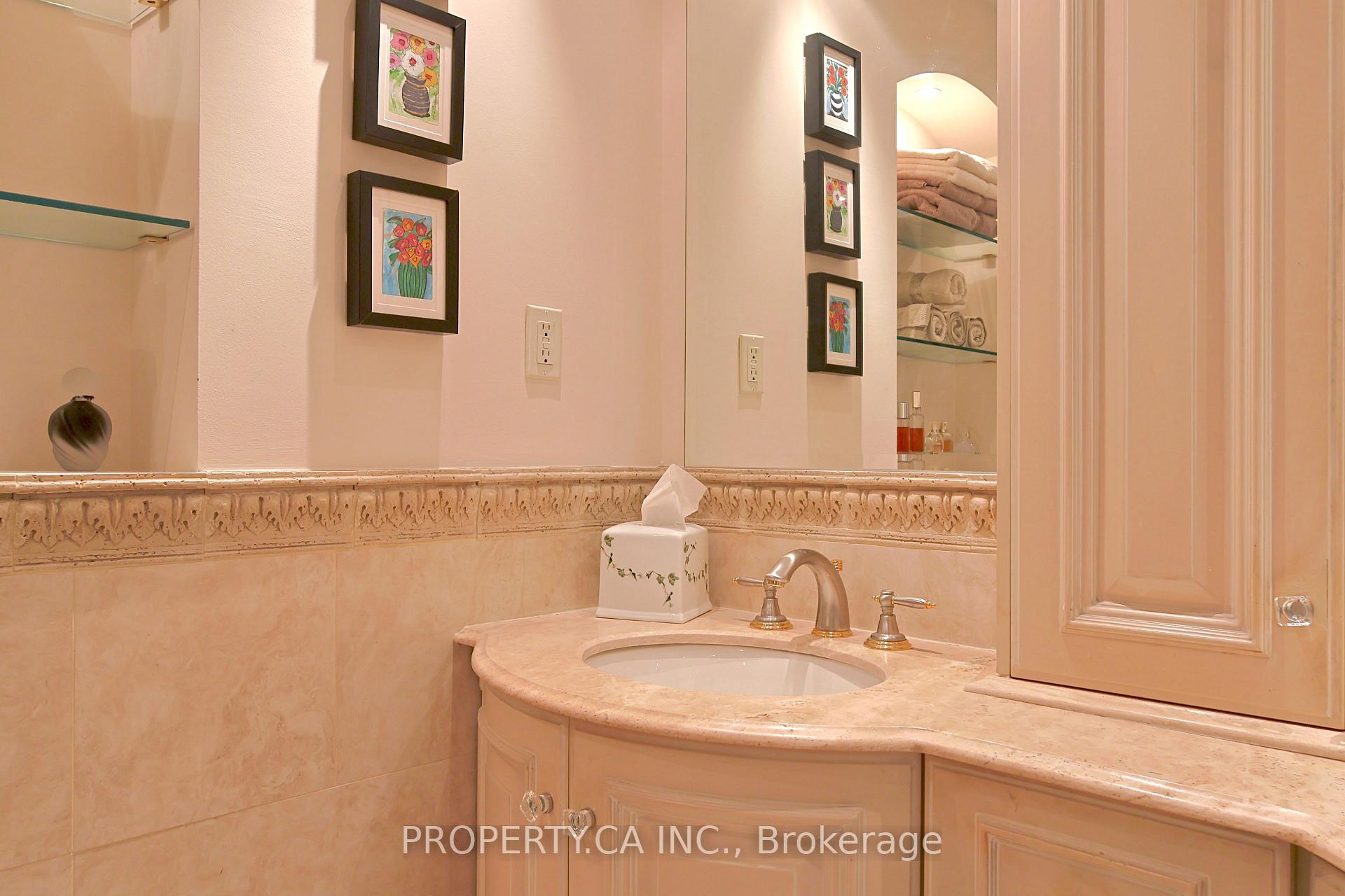 18 Lower Village Gate 203, Toronto Unit: 203