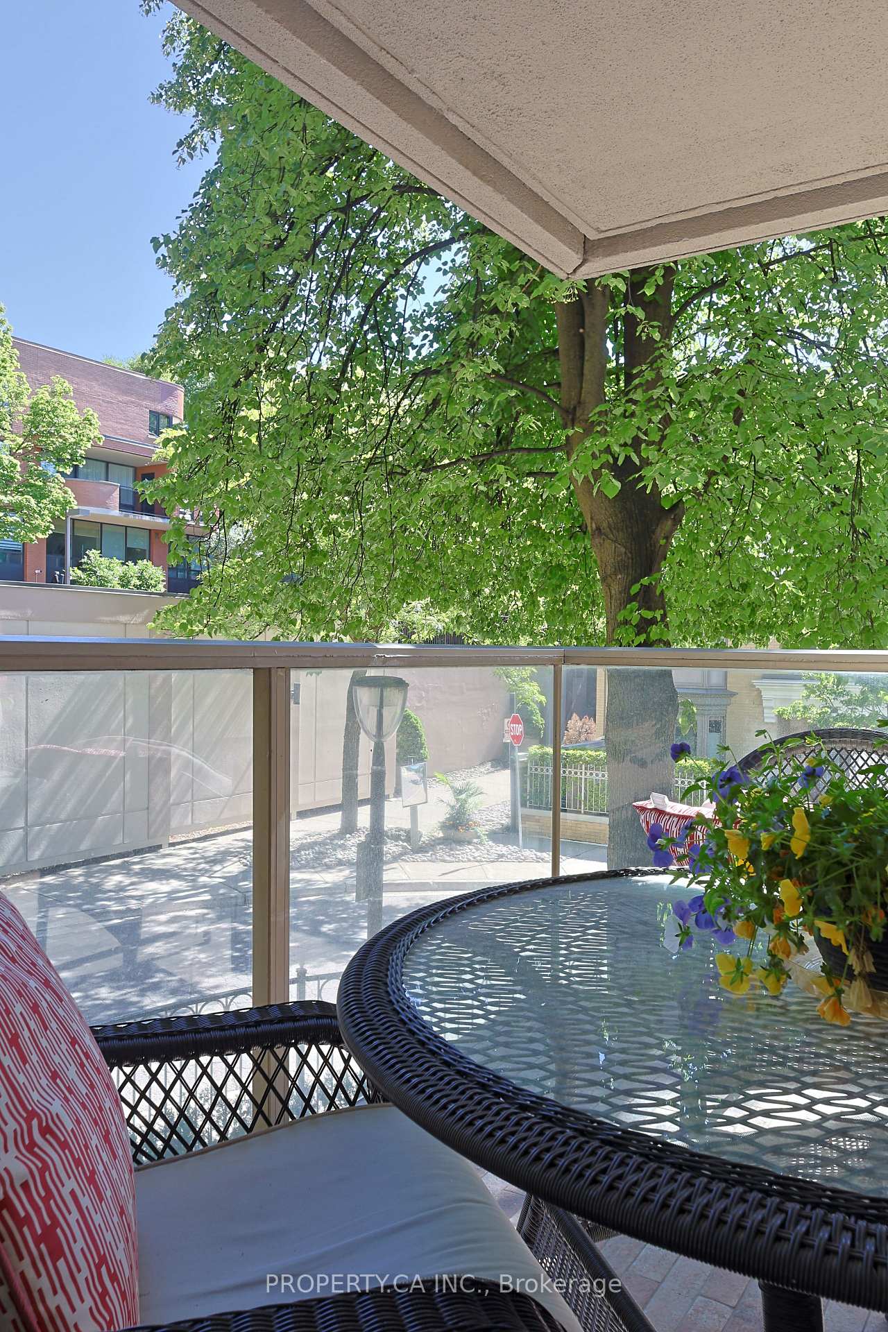 18 Lower Village Gate 203, Toronto Unit: 203